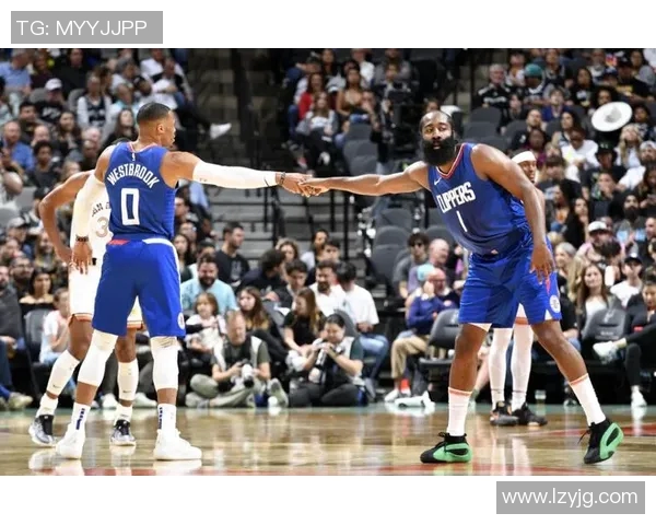 快船大胜马刺,两连胜,势不可挡! 快船大胜马刺,两连胜,势不可挡!