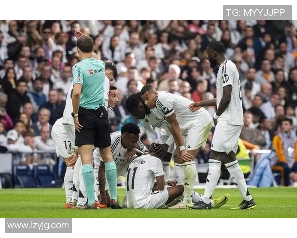 皇马门将卡西利亚斯因伤缺席下一场关键战,球迷担忧困扰后防表现